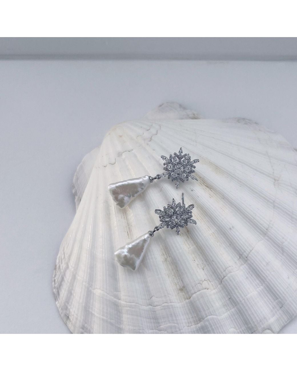 Ninemoo White Fleur De Givre Pearl Drop Earrings