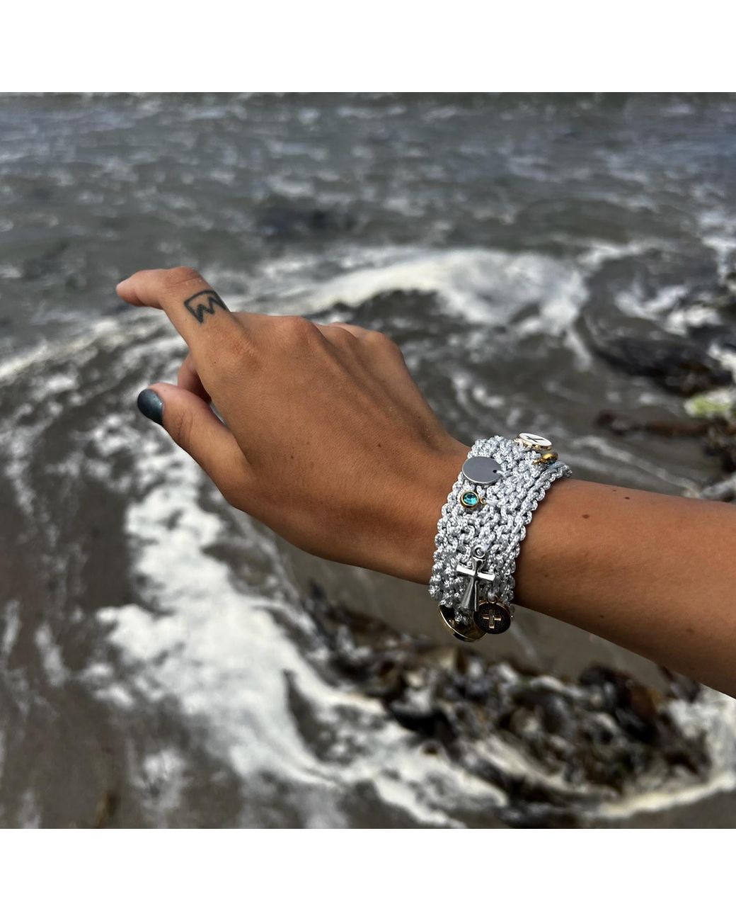 Hilo De Mar Gray Cute Narrow Bracelet
