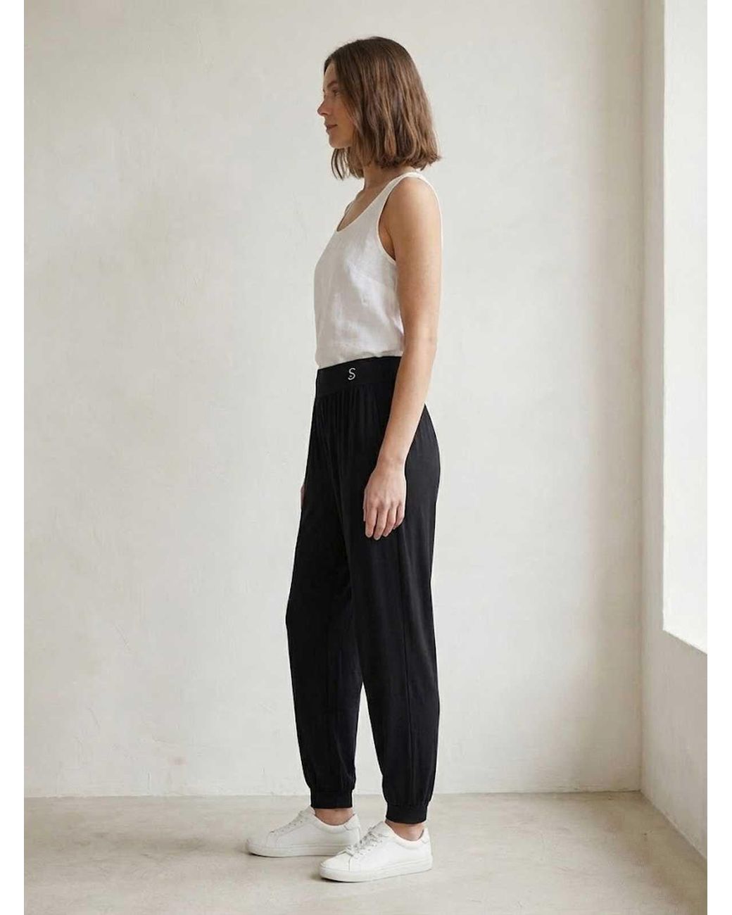 Conquista Black Relaxed Jogger Pants With Elastic Waist
