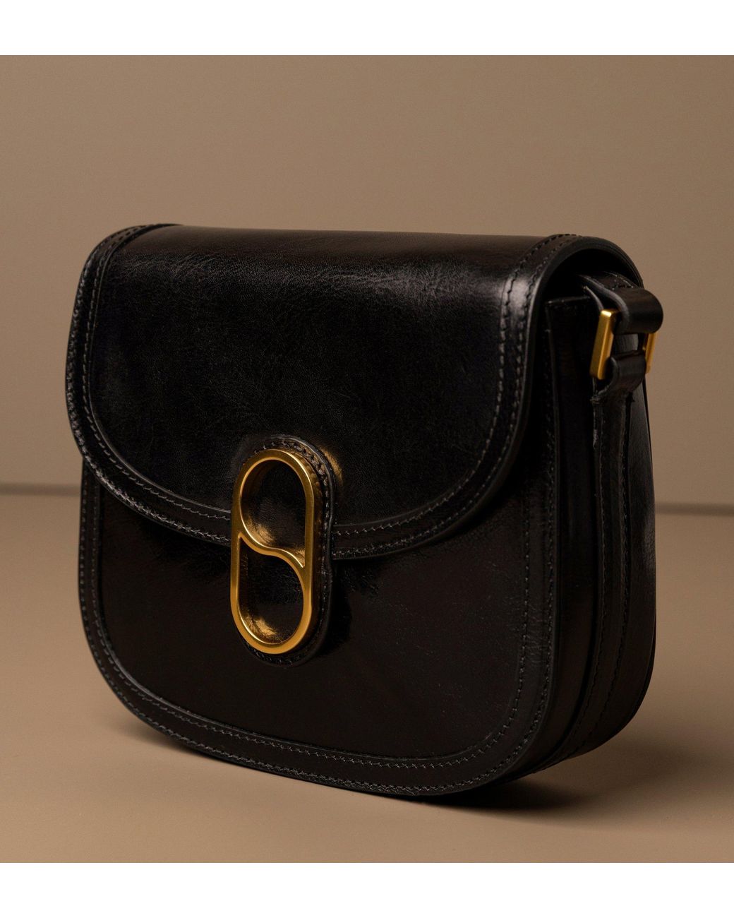 Time Resistance Black Leather Saddle Bag
