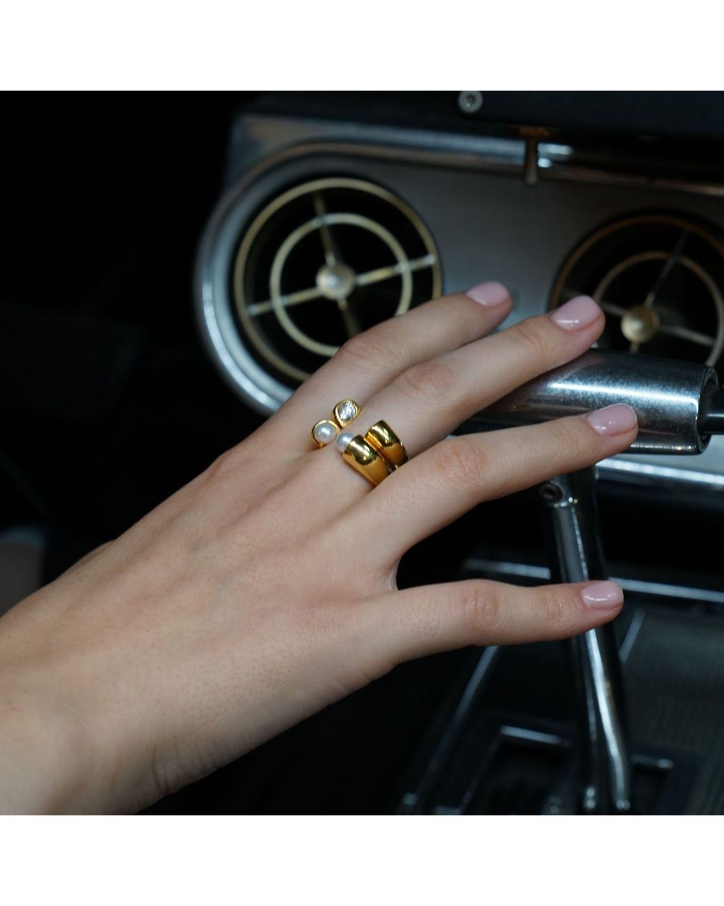 LINYA JEWELLERY Metallic Horn Stone Inside Ring