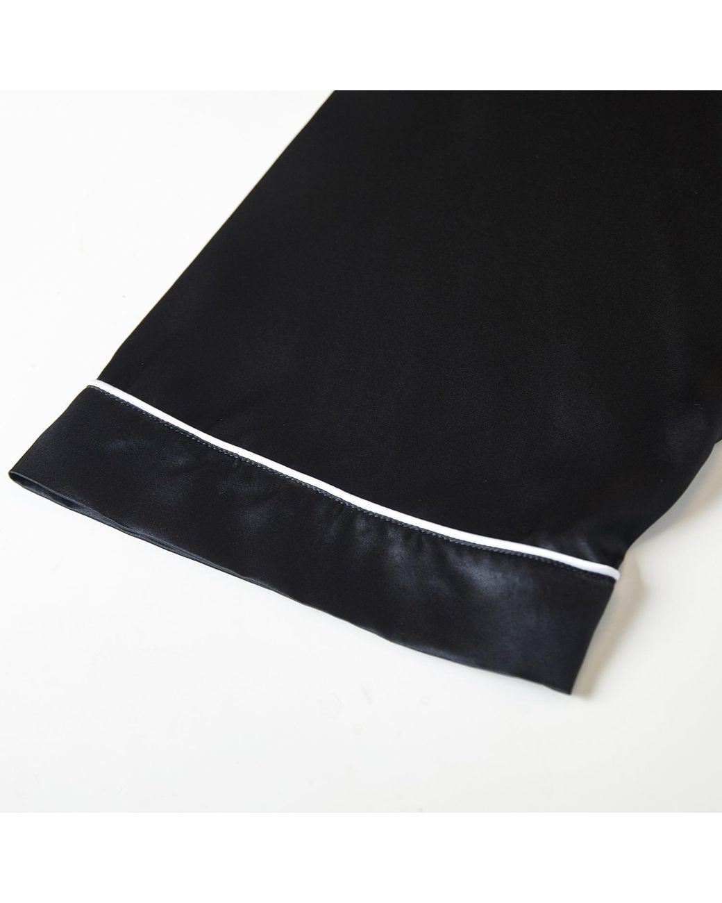 Soft Strokes Silk Black Pasithea