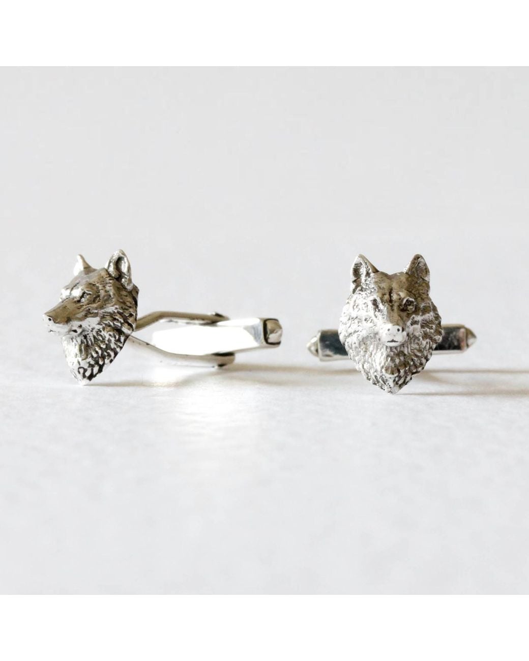Lee Renee Metallic Wolf Cufflinks – for men
