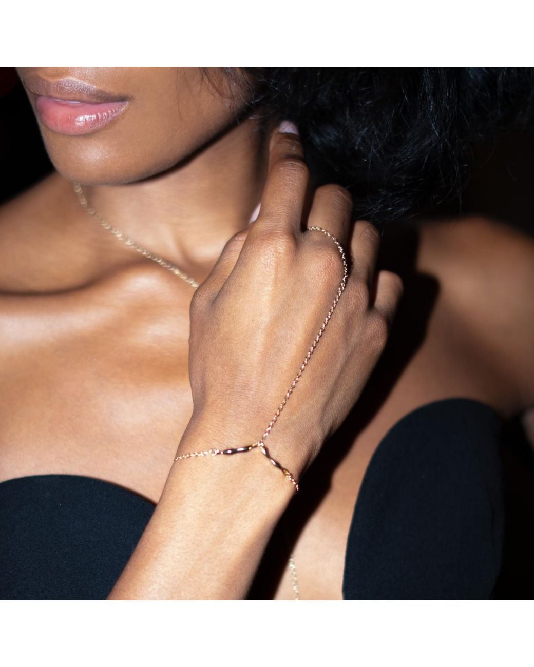 Studio Baloge Metallic Suspendue Hand Chain