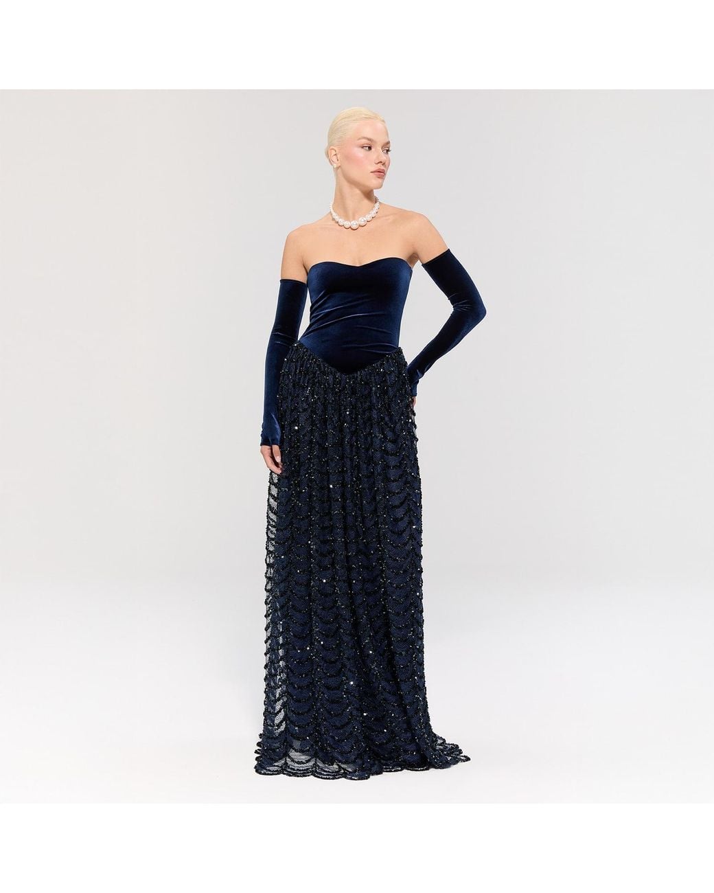 Nur Karaata Blue Throne Of Velvet Gown