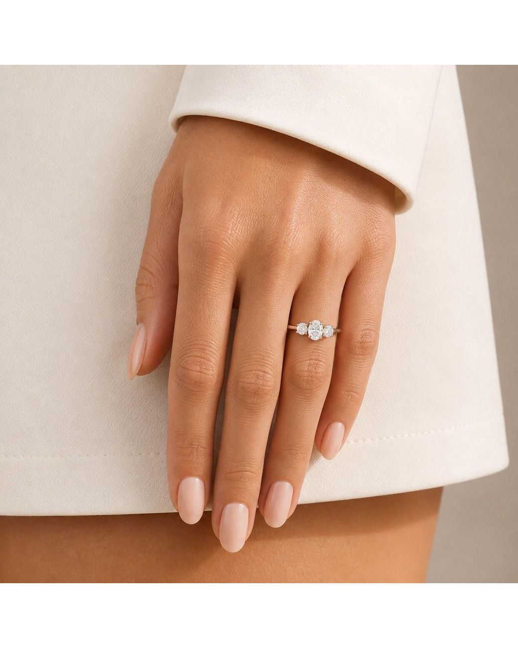 Juvetti Metallic Boble Diamond Oval Three-Stone Ring