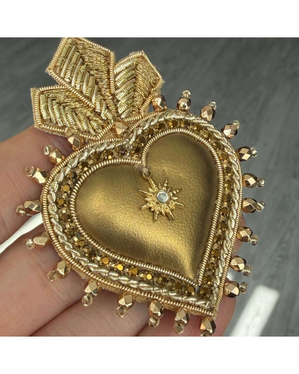 VETKA Metallic Heart Brooch – Golden Secret