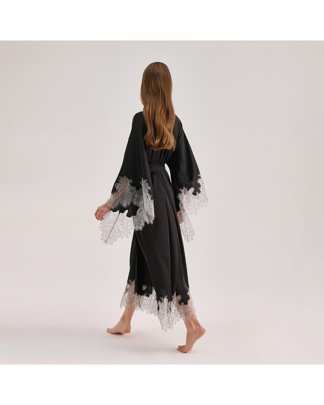 Avenue 8 Black Lace Detailed Maxi Robe