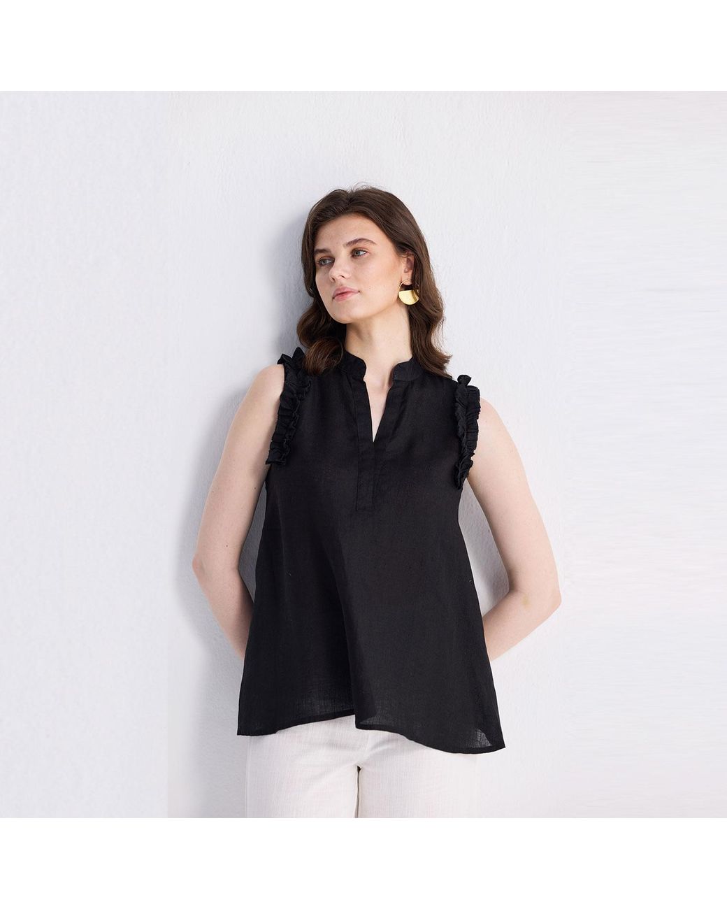 REISTOR Black Sleeveless Hemp Top With Ruffles