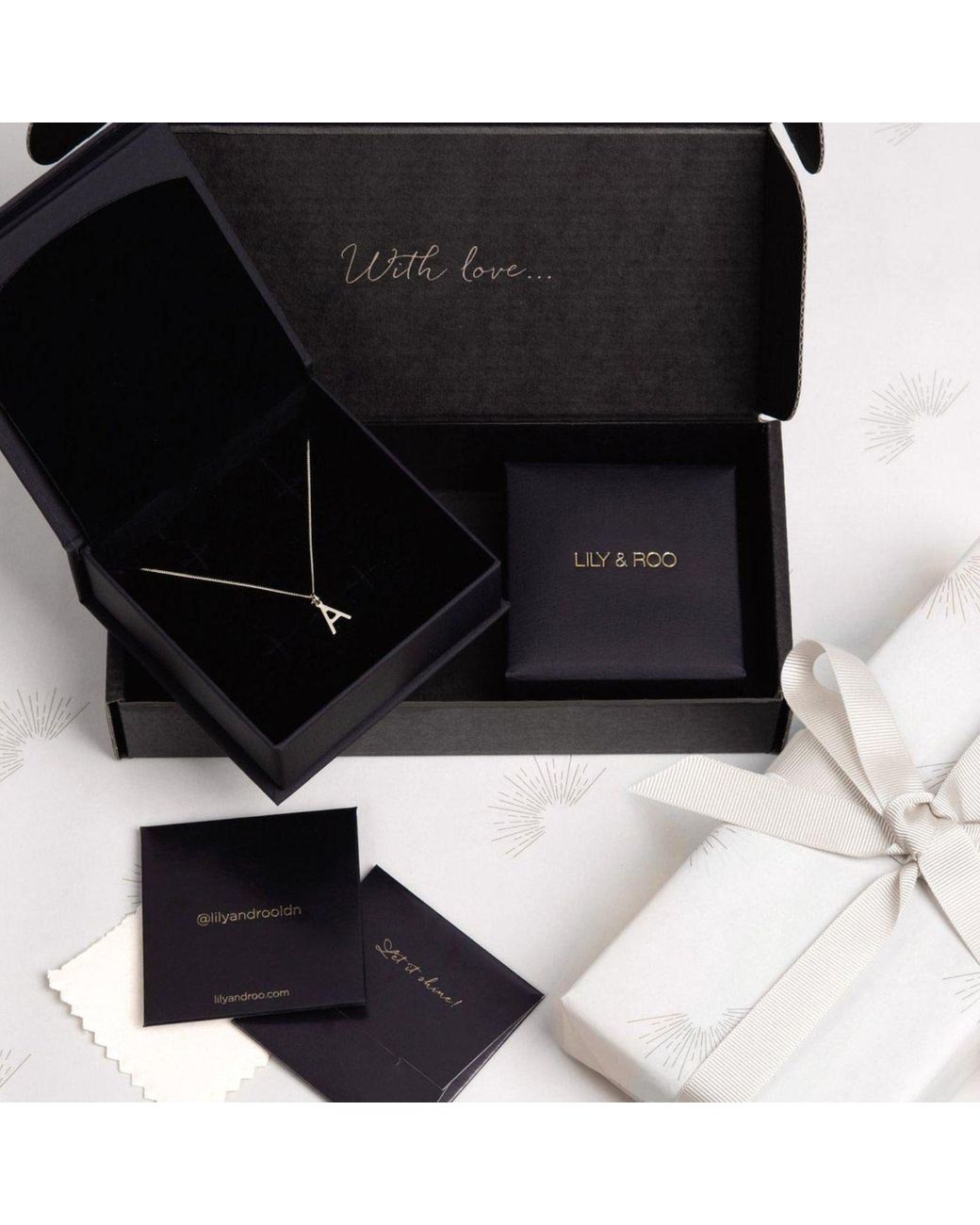 Lily & Roo Metallic Five Pearl Bracelet