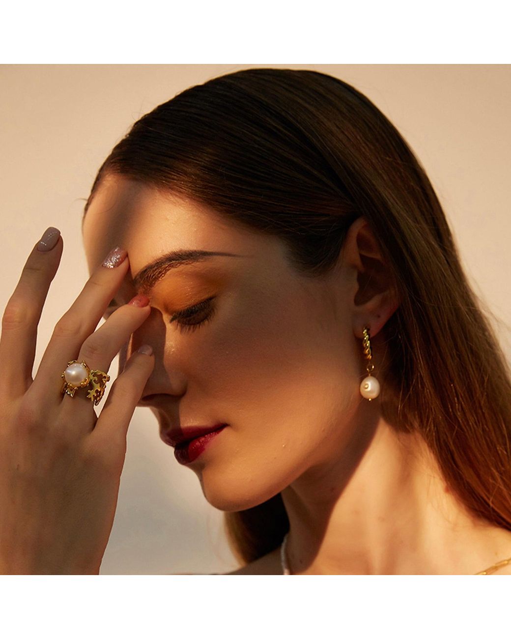 Aurozia Metallic Pearl Wing Big Pearl Coral Ring