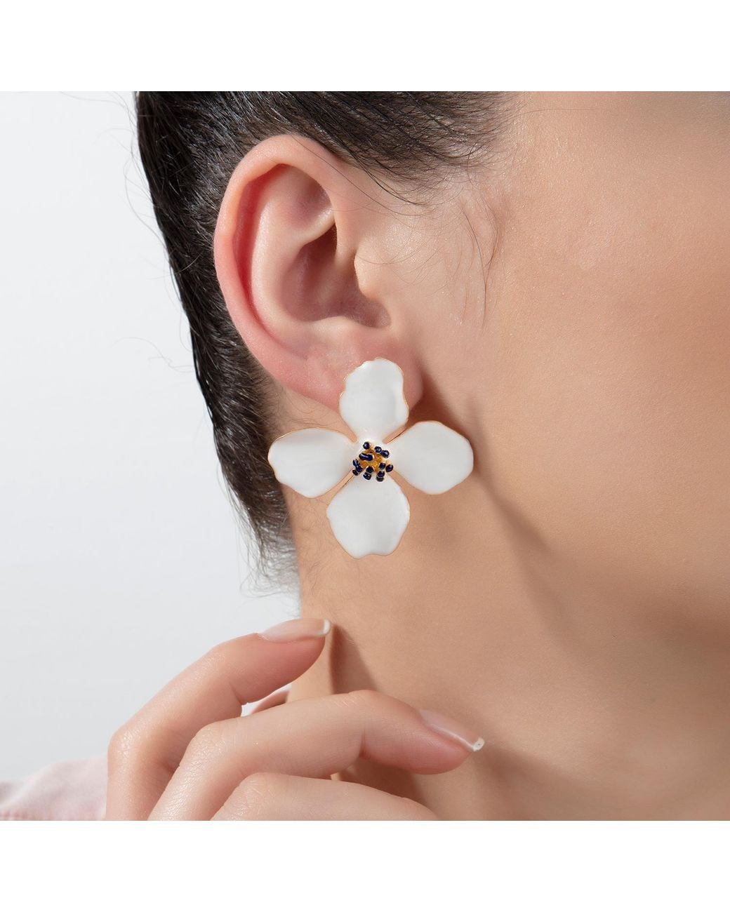 Milou Jewelry White Clover Flower Earrings