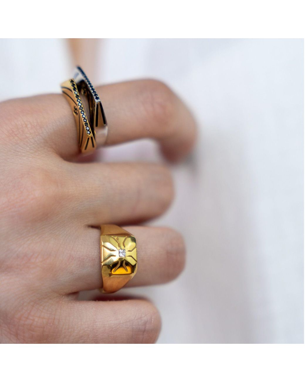 Gutta Design Metallic Wall Ring