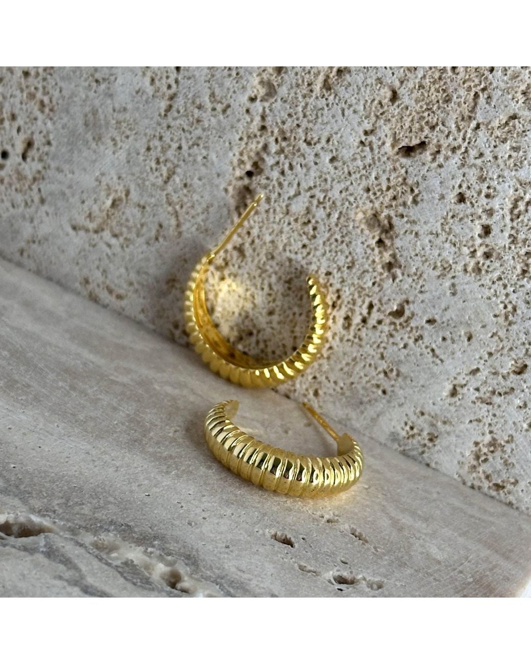 Clemence Wren Gray Graduating Ridge Hoop Earrings