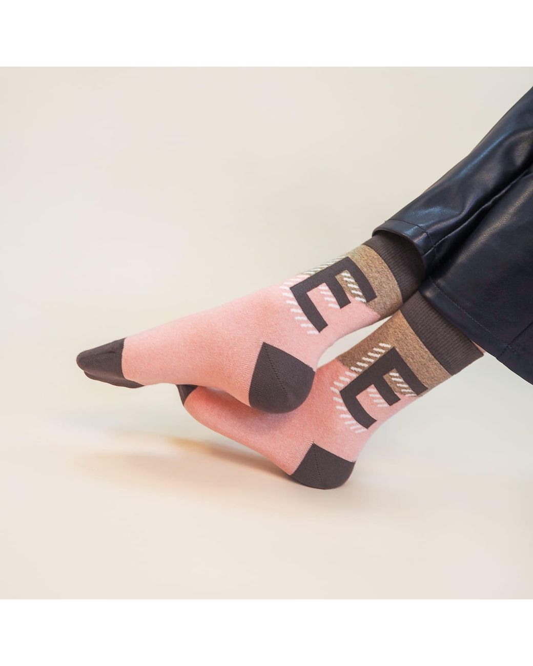 Peper Harow - Made in England Pink Alphabet Socks – E for men
