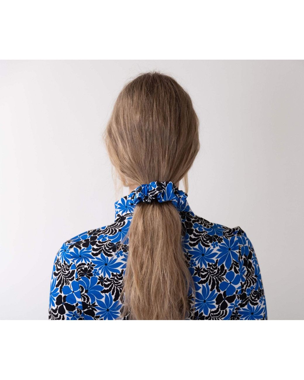 Crono Zee Blue Flora Scrunchie