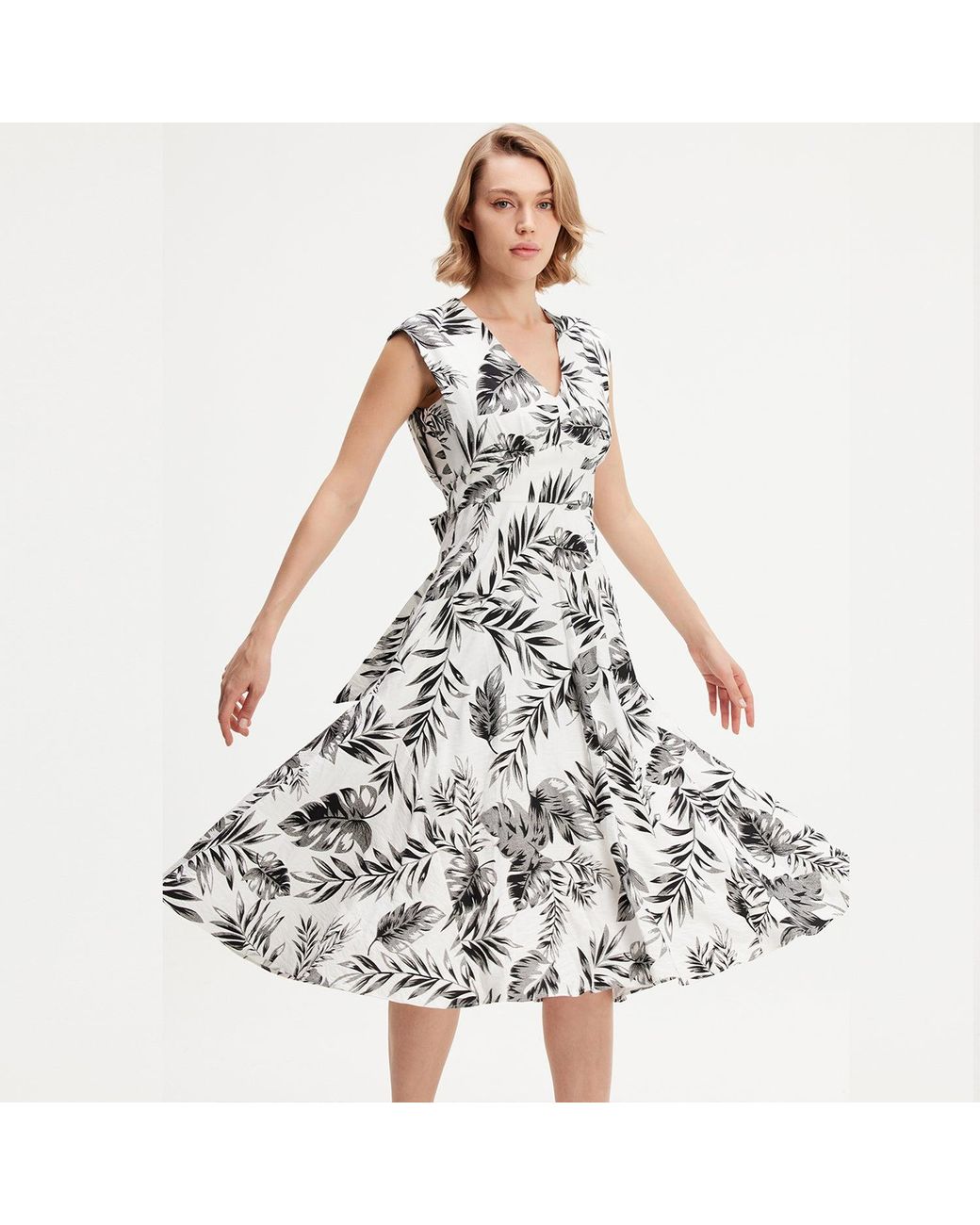 Smart and Joy Metallic Tropical Print Sleeveless Midi Dress