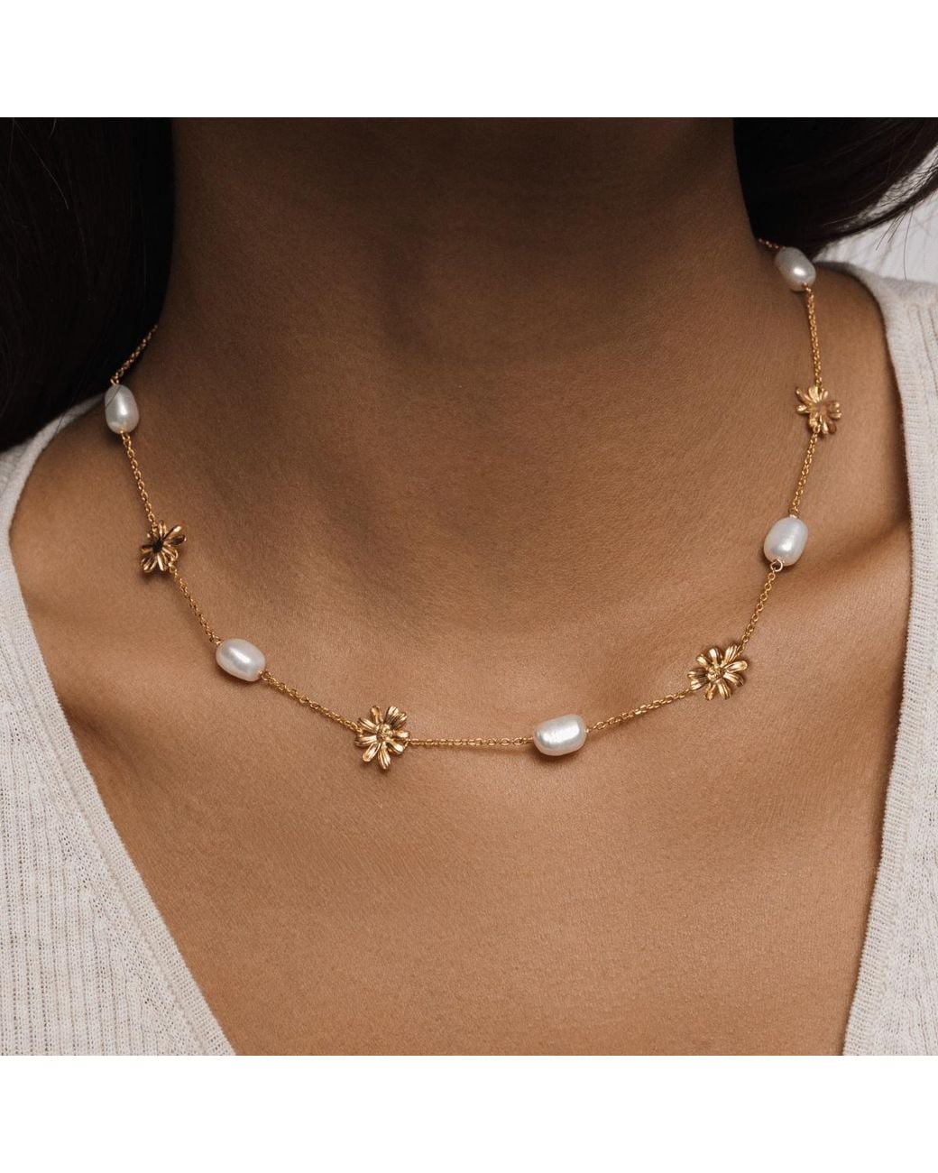 Lulu B London Metallic Daisy Flower & Pearl Chain Necklace