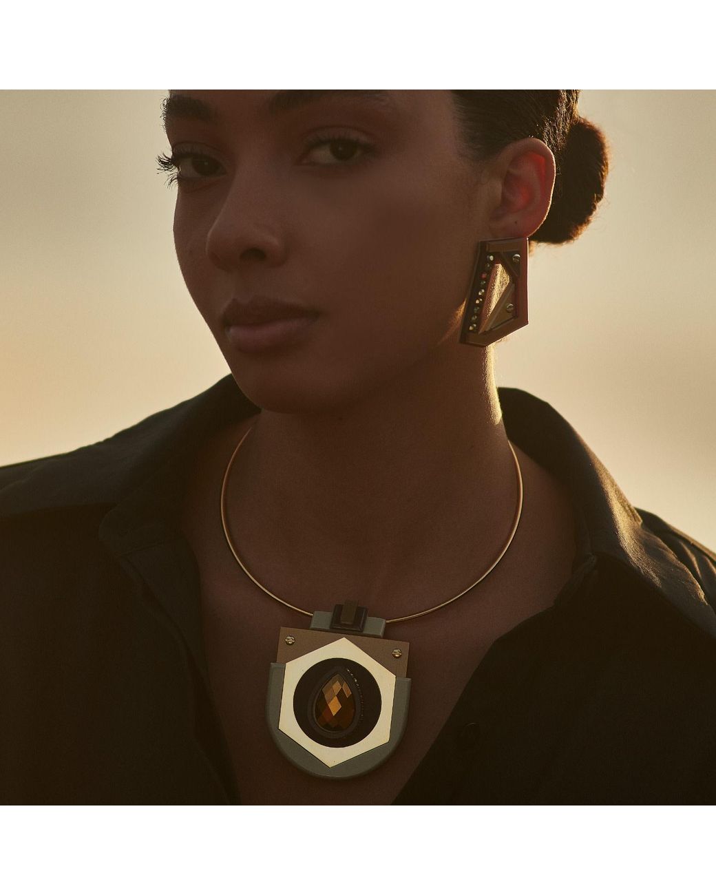 Gissa Bicalho Metallic Acrylic Handmade Necklace Empire