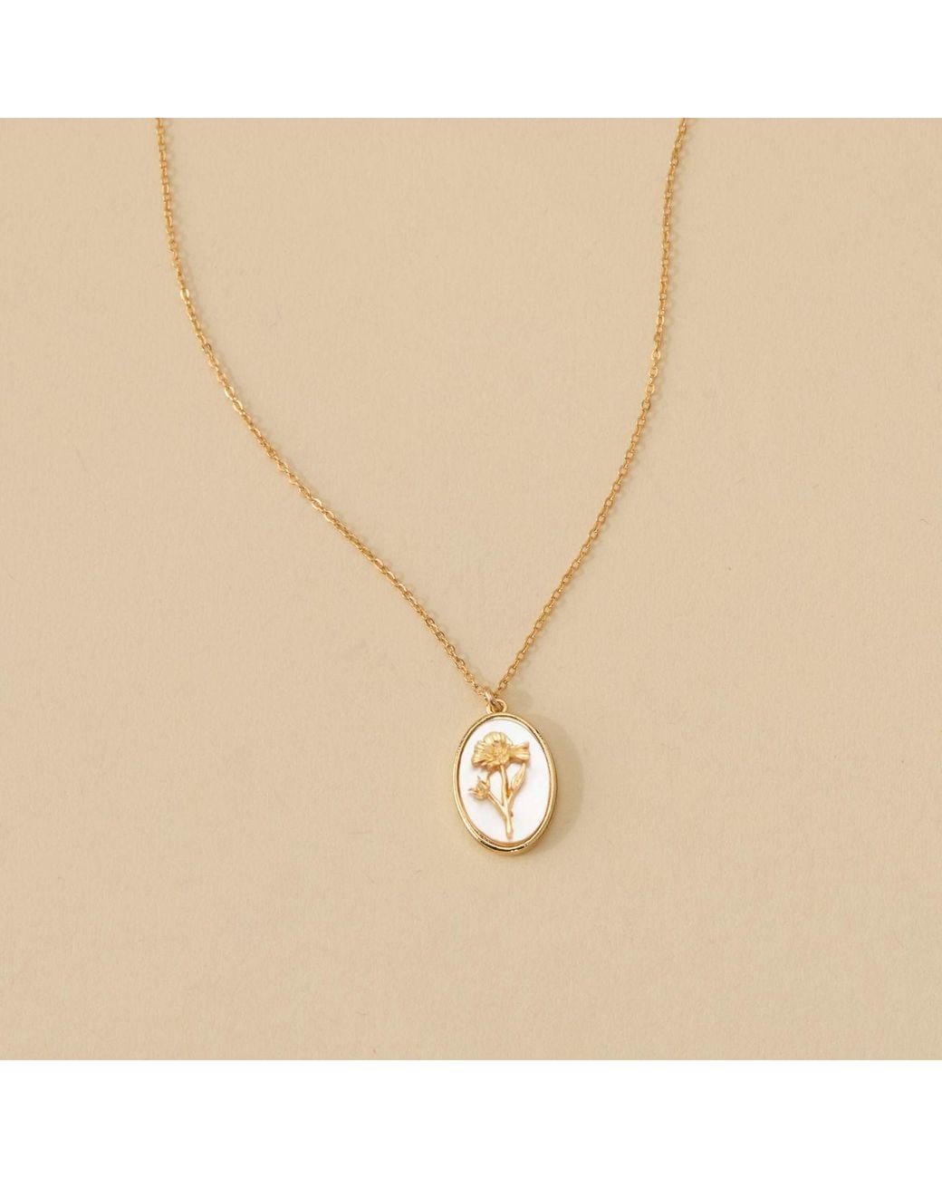 SET & STONES Metallic Katrina Birth Flower Necklace