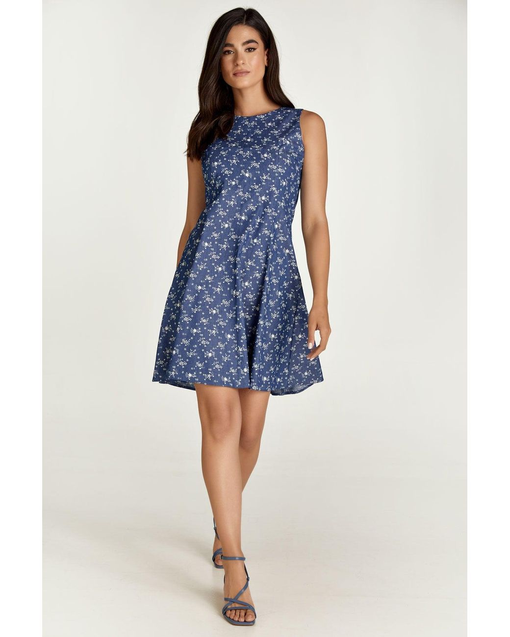 Conquista Blue Floral Cloche Dress