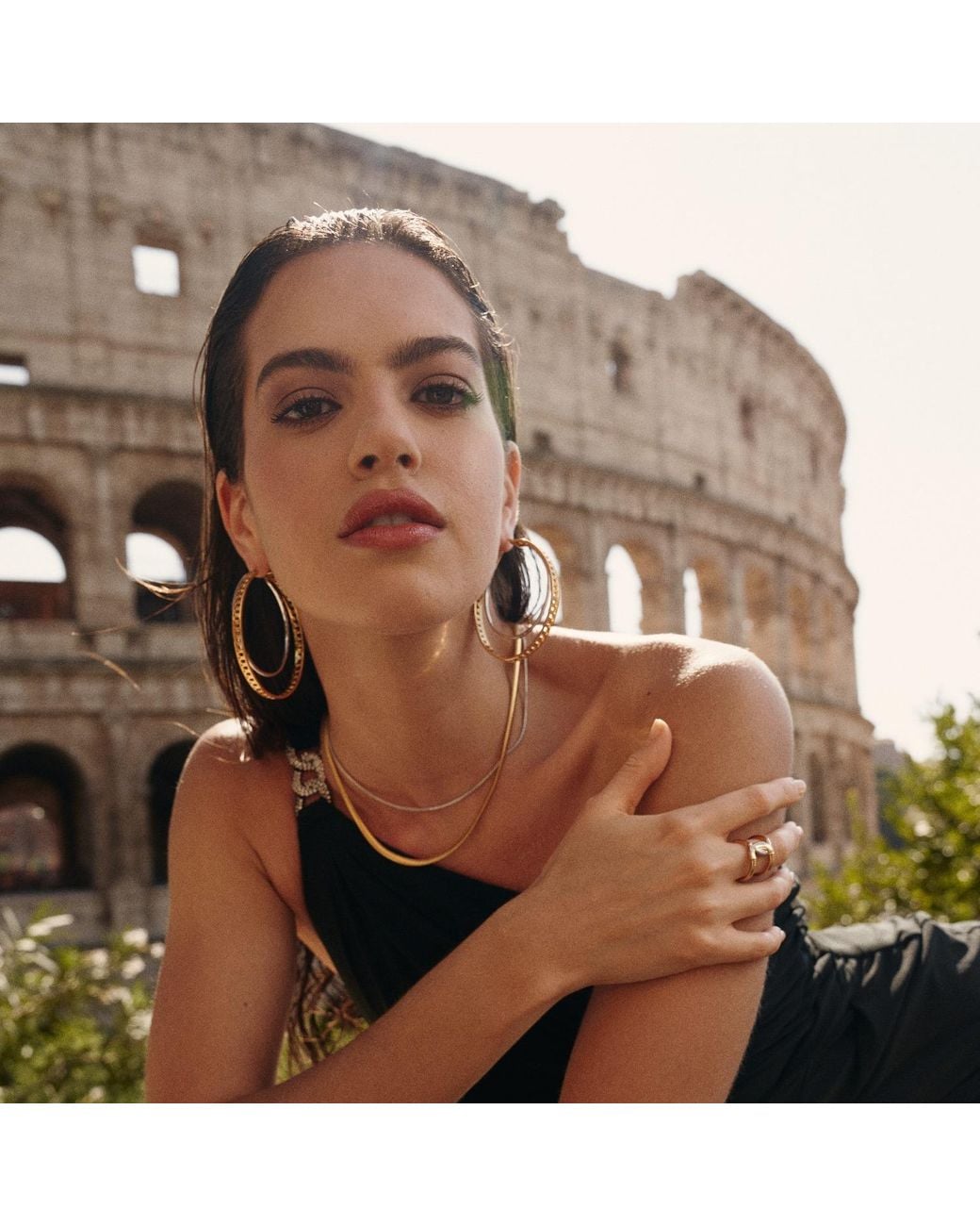Retro Chic Metallic Colosseum Necklace