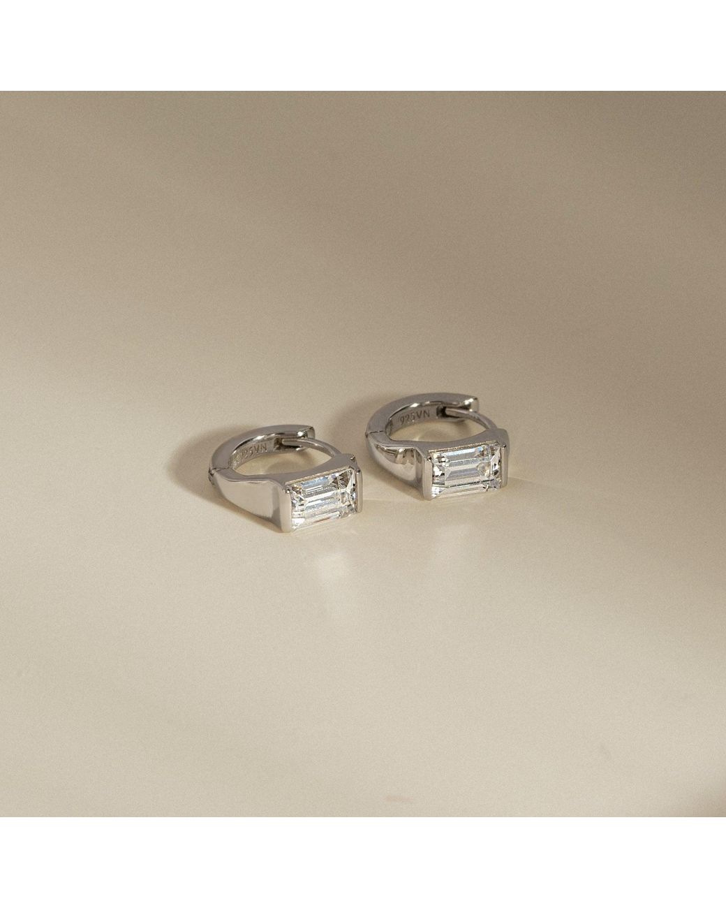 Diamonbliss Metallic Marilyn Monroe Solo Baguette Huggie Hoops