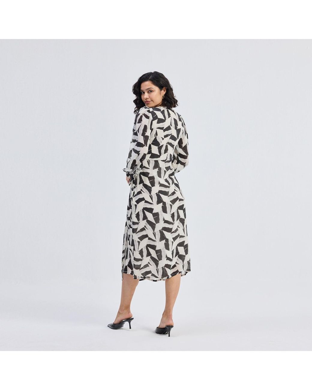 REISTOR White Midi Wrap Dress