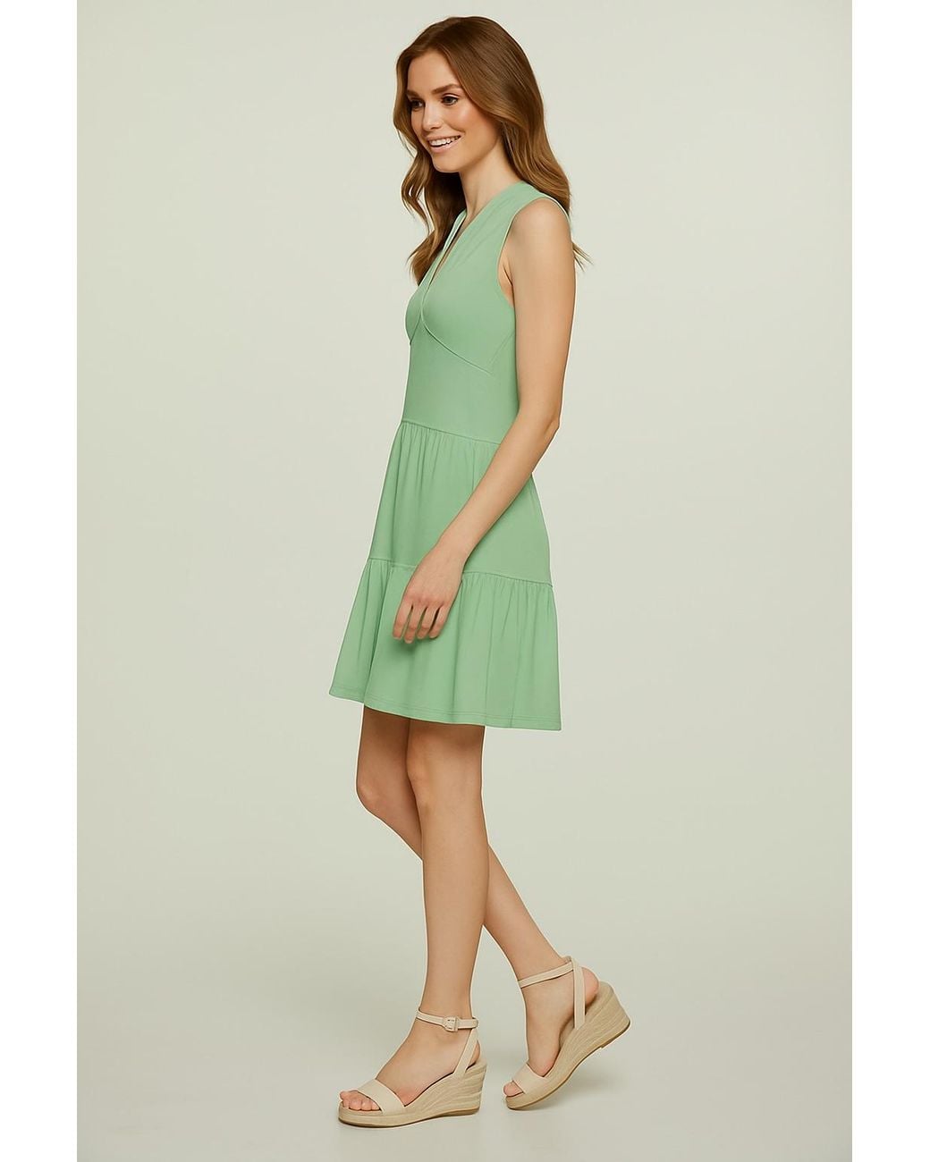 Conquista Green Light Sleeveless V-Neck Jersey Dress – Loose Fit, Knee-Length