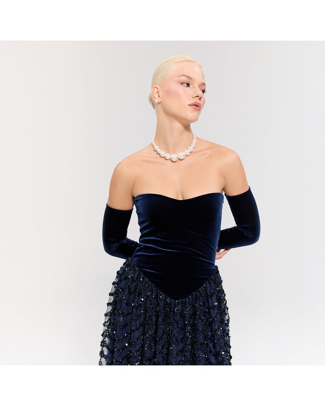 Nur Karaata Blue Throne Of Velvet Gown