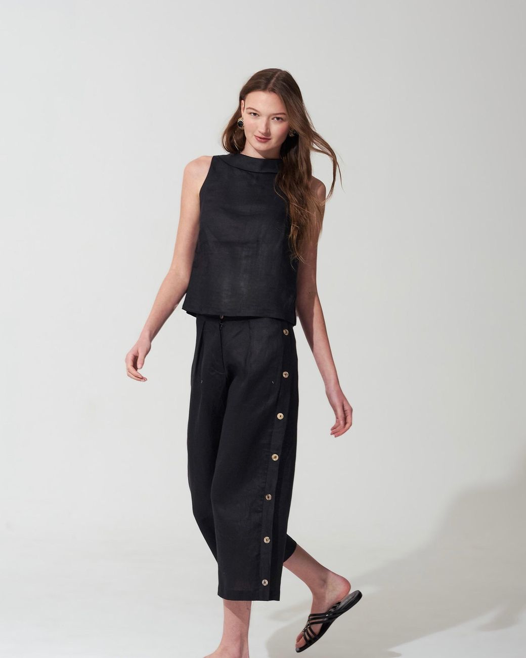 MARICEL Black Gianna Low-Cut-Back Linen Top