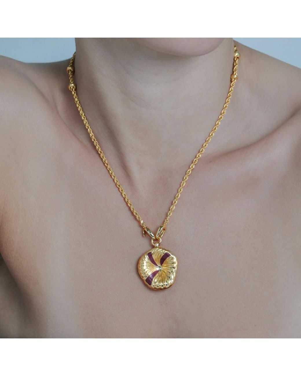 Onia Metallic Halo Form Charm