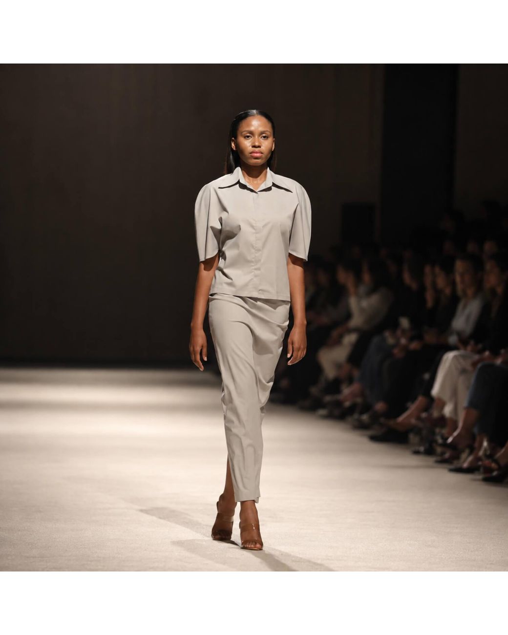 Elamins Gray Rounded Sleeve Button-Up Shirt