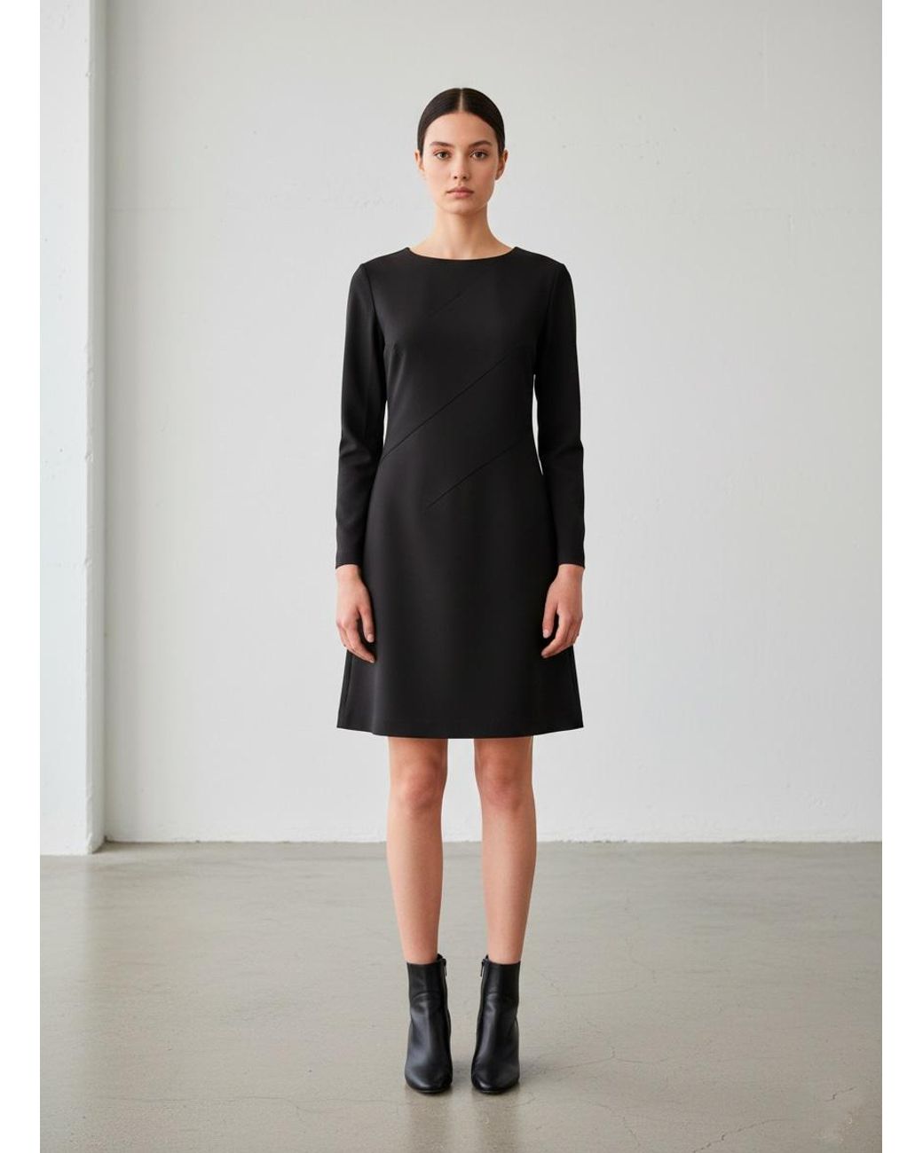 Conquista Black Elegant Long Sleeve A-Line Dress