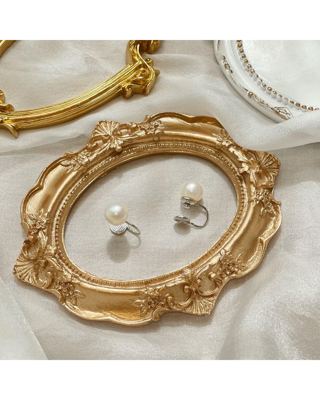 Ninemoo Metallic Lunar Pearls Clips Earrings