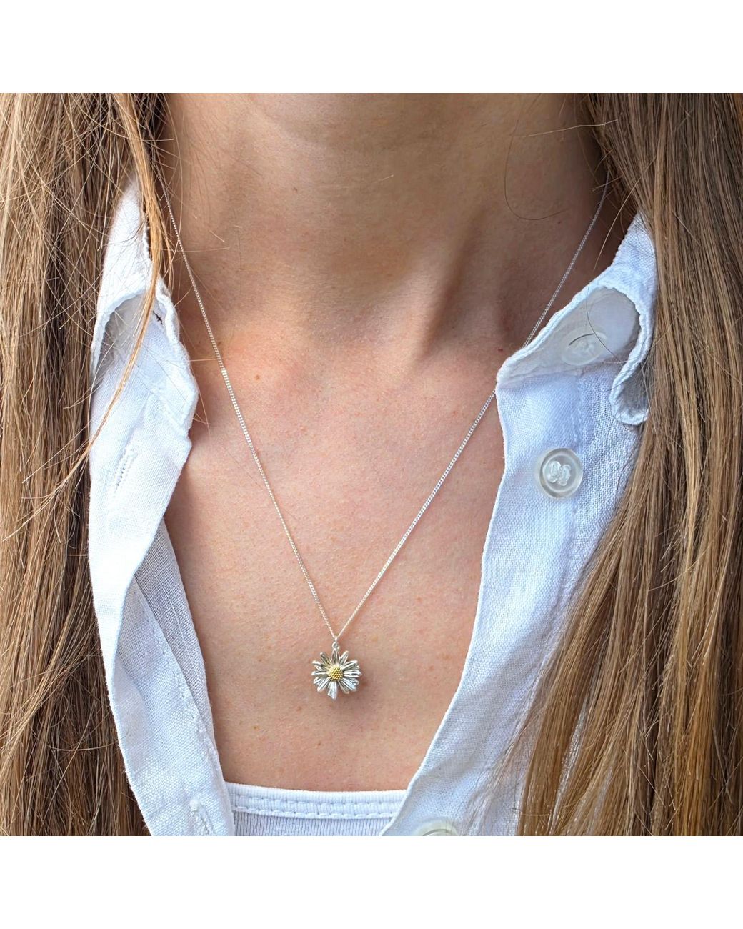 Lee Renee White Daisy Necklace –