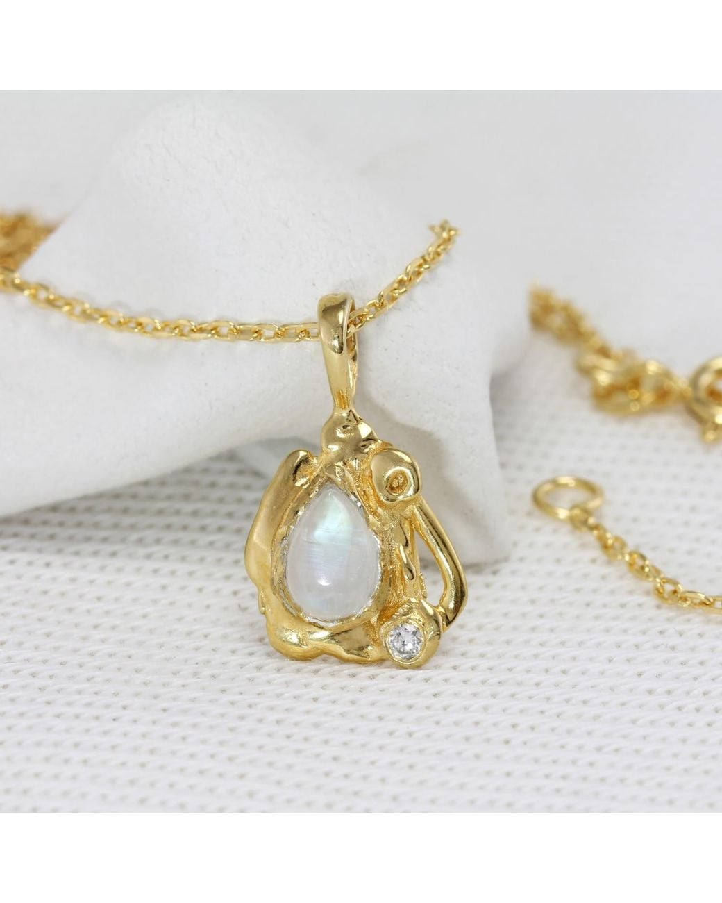 Isla Silver Metallic Dainty Moonstone & Lab-Grown Diamond Pendant