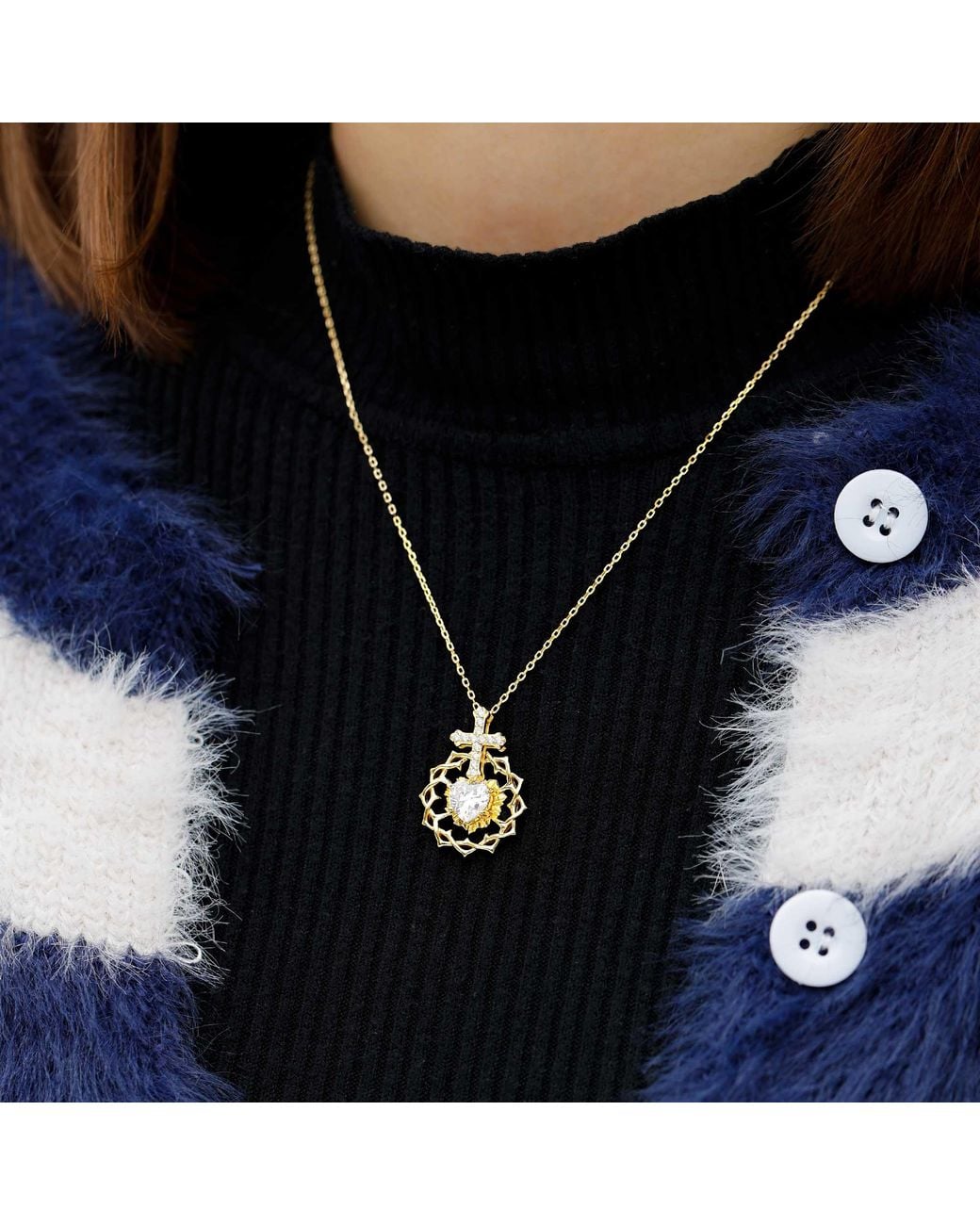 Vanimy Metallic The Sacred Heart Pendant Necklace