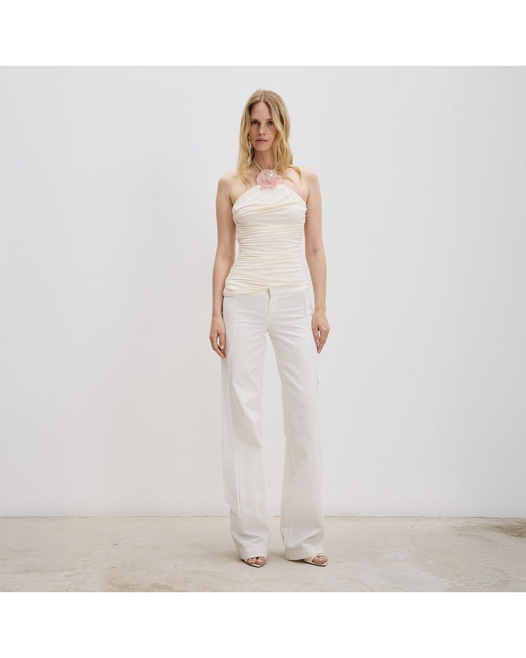 Herfetch White Sleveless Daisy Top