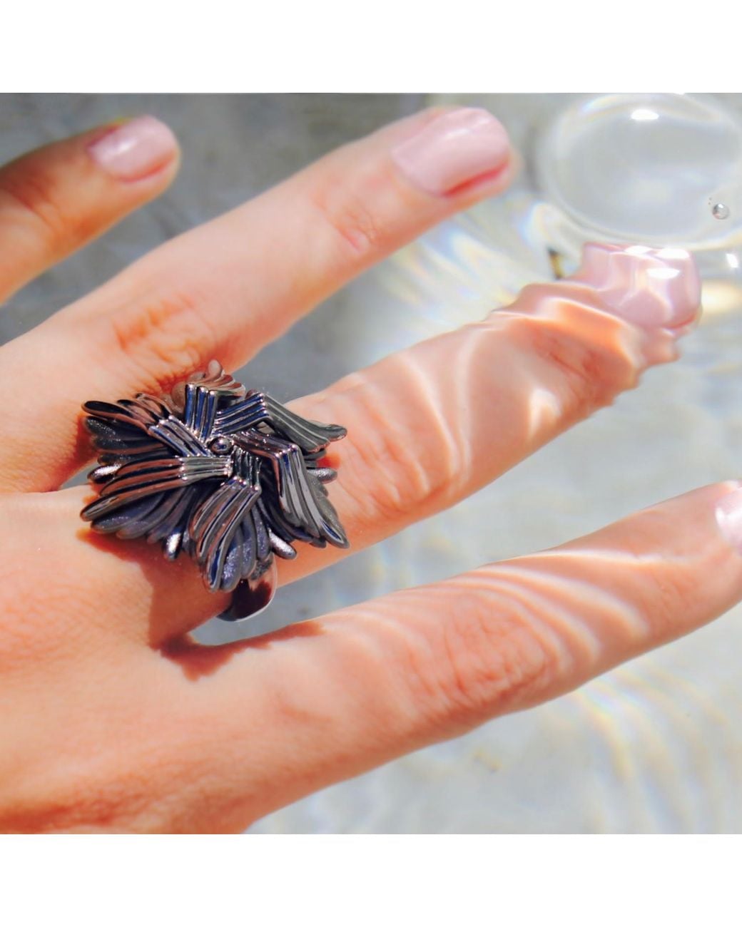 Bellus Domina Black Rhodium Plated Sea Flower Ring