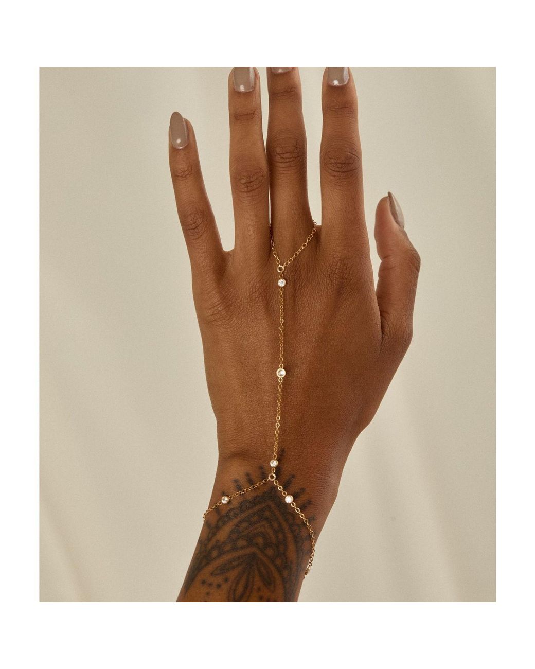 SET & STONES Metallic Serra Hand Chain