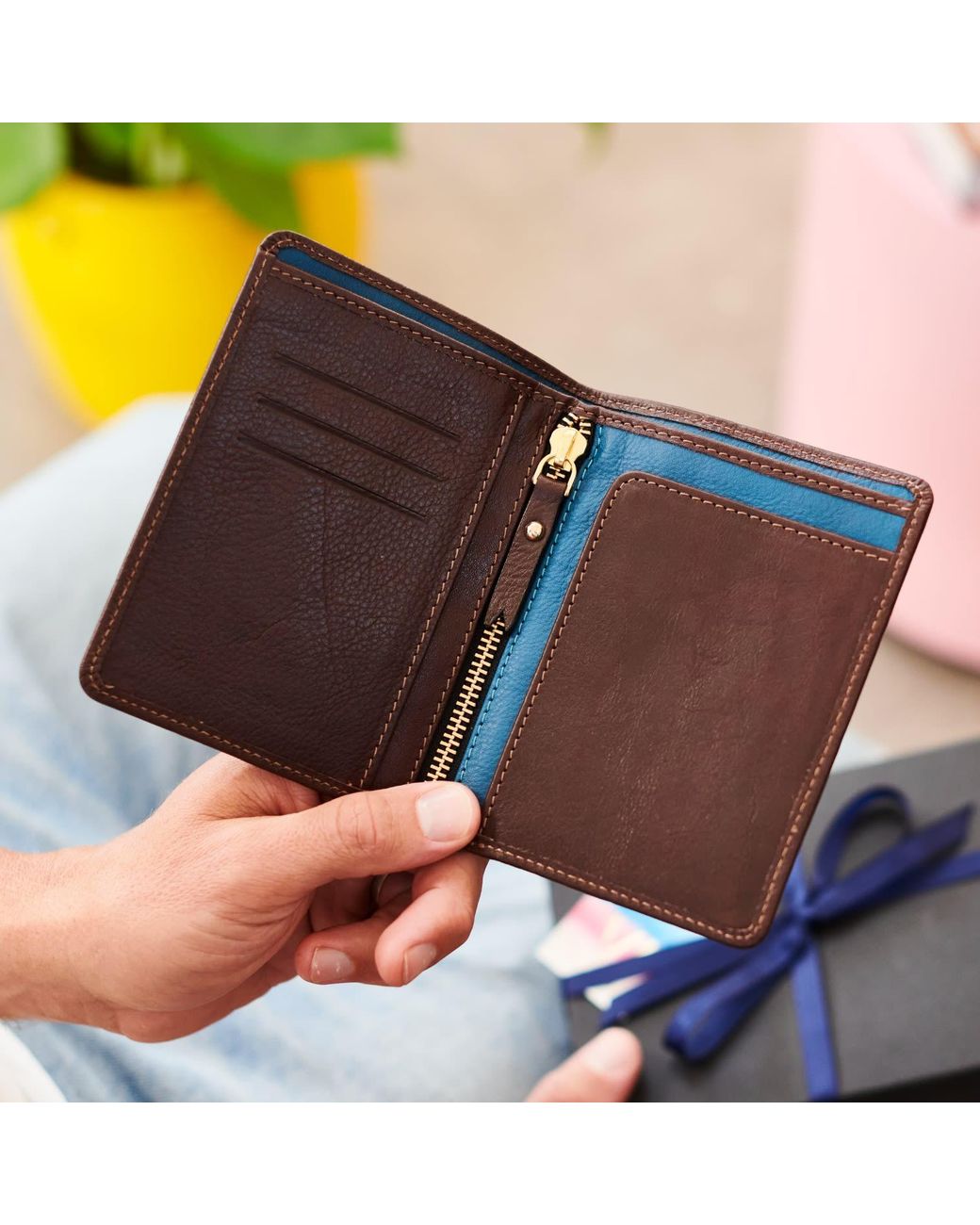 VIDA VIDA Brown Luxury Leather Passport Travel Wallet With Zip Section for men
