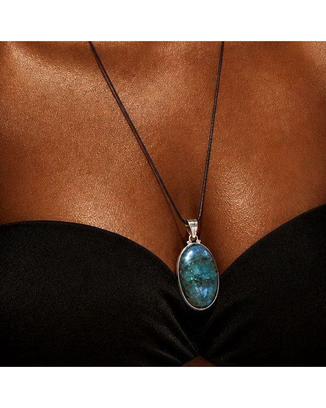 Saéa Blue Large Labradorite Pendant Necklace