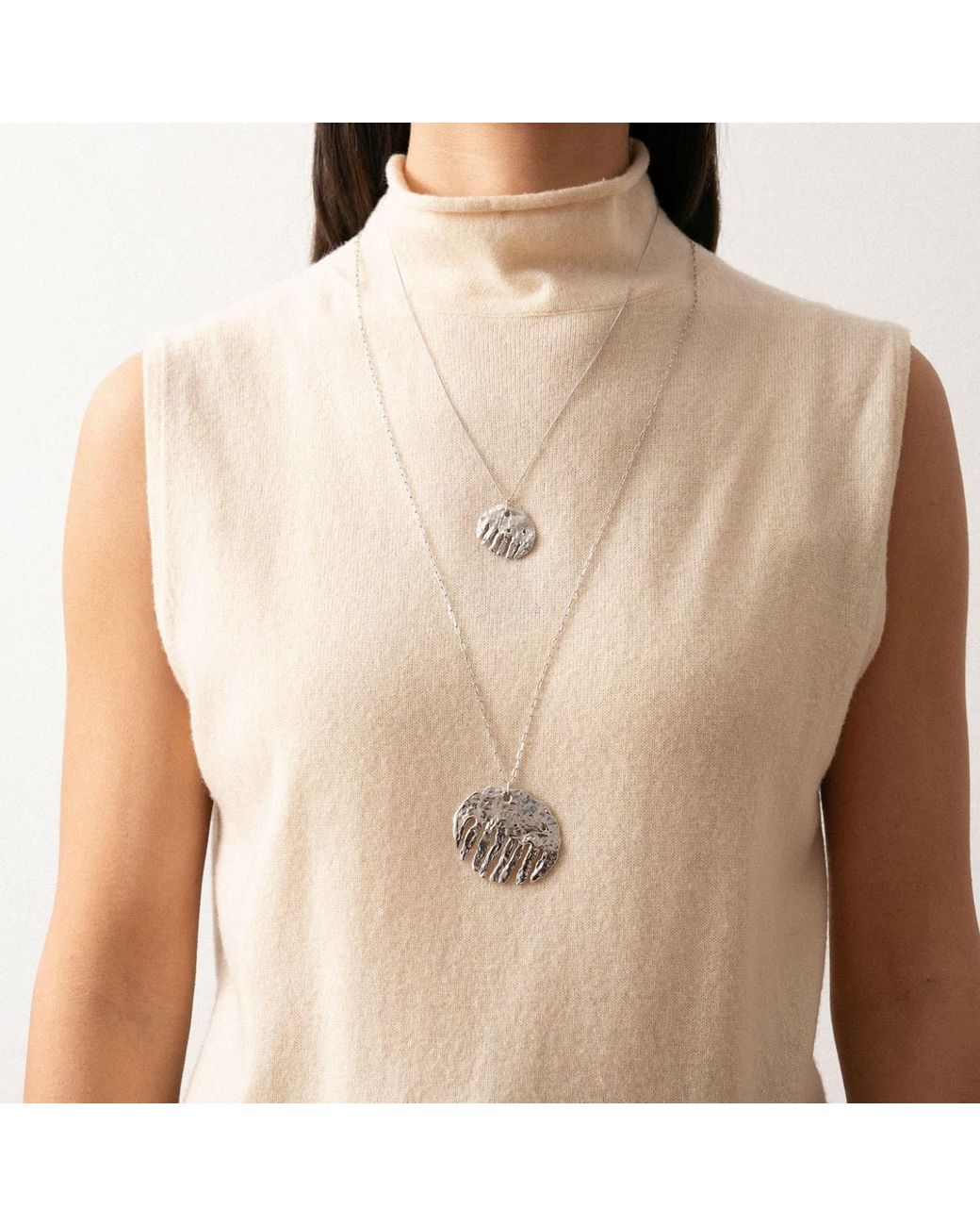 EVA REMENYI White Simon Radvan X Comb Necklace Mini