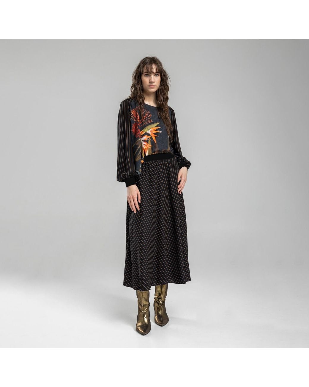 ARTISTA Black Asymmetric Floral Print Elastic Waist Blouse