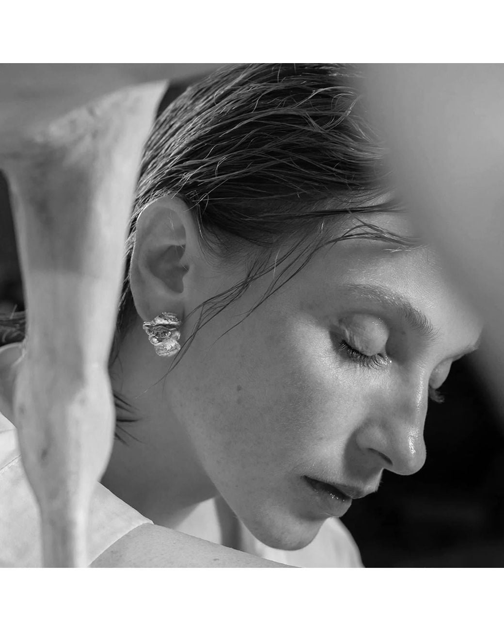 EVA REMENYI Metallic Artemis Wave Earrings
