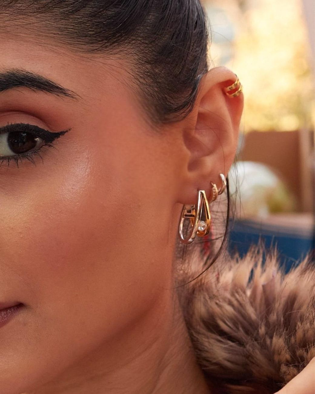 The Link Between Metallic Pile Poil Two Tone Hoop Earrings