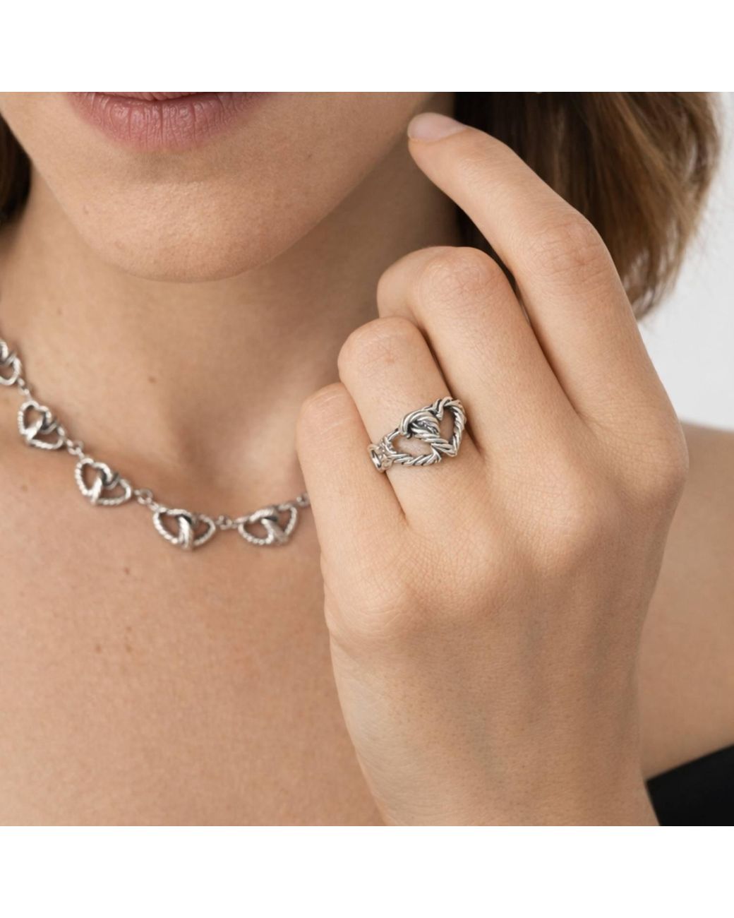 Unaloe Metallic Intertwined Heart Ring