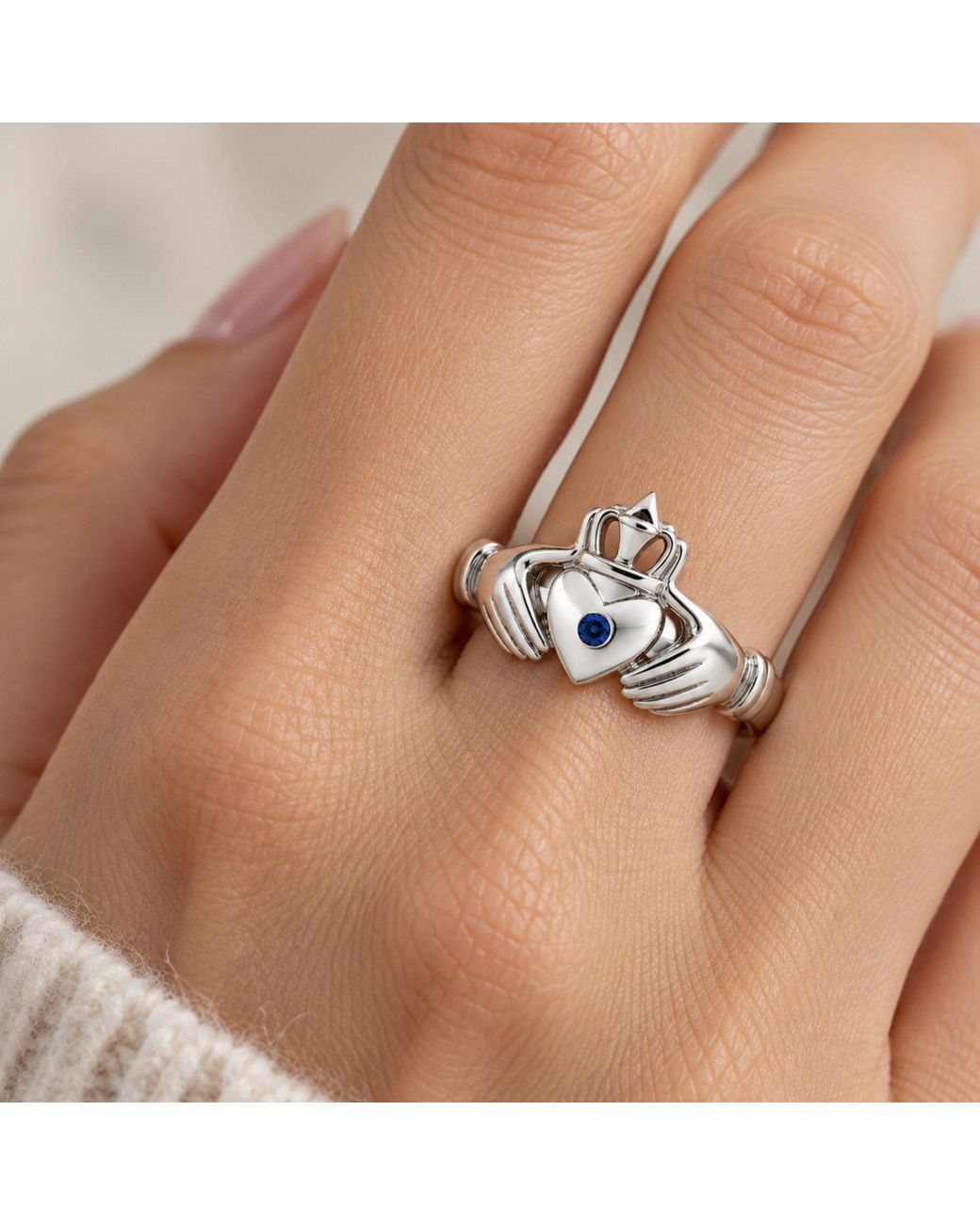 Unaloe Metallic Sapphire Heart With Hands Ring – Sterling