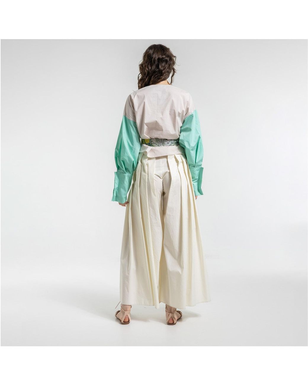ARTISTA Green Neutrals Anis V-Neck Shirt